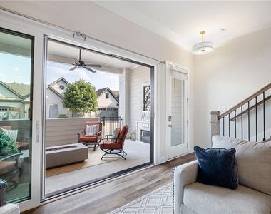 211 Prairie Lane - Photo Thumbnail 5