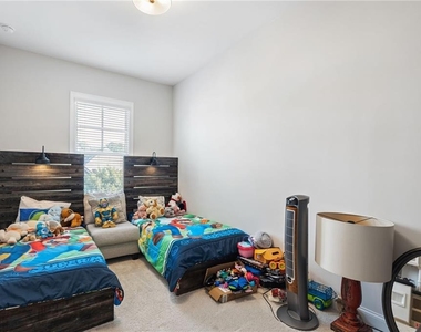 211 Prairie Lane - Photo Thumbnail 20