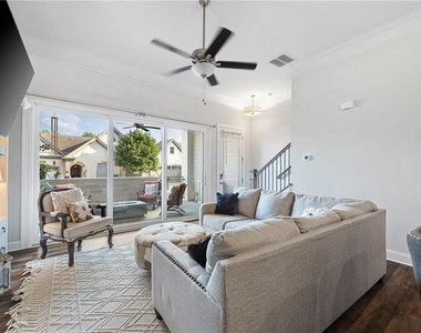 211 Prairie Lane - Photo Thumbnail 4