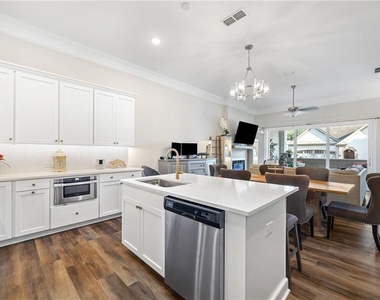 211 Prairie Lane - Photo Thumbnail 12