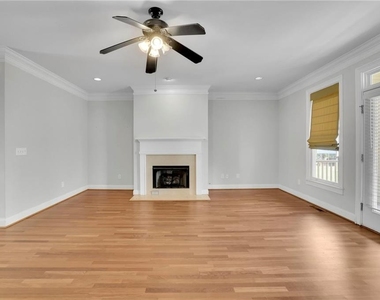 1079 Marietta Boulevard Nw - Photo Thumbnail 6