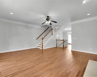 1079 Marietta Boulevard Nw - Photo Thumbnail 8