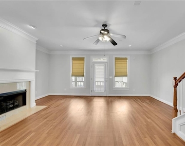 1079 Marietta Boulevard Nw - Photo Thumbnail 4