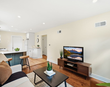 4438 N Narragansett Avenue - Photo Thumbnail 7