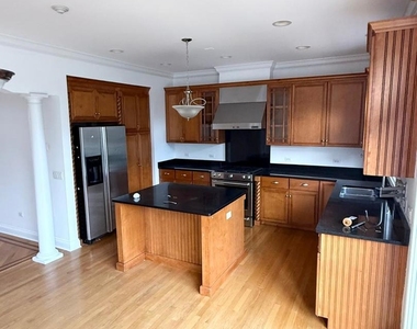 2005 Alta Vista Court - Photo Thumbnail 5