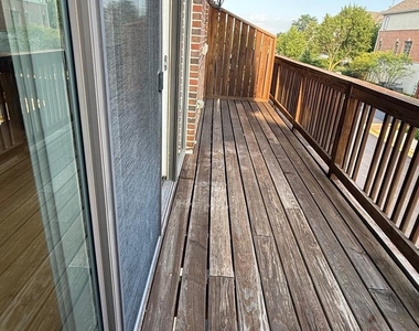 2005 Alta Vista Court - Photo Thumbnail 9