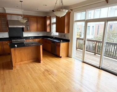 2005 Alta Vista Court - Photo Thumbnail 4