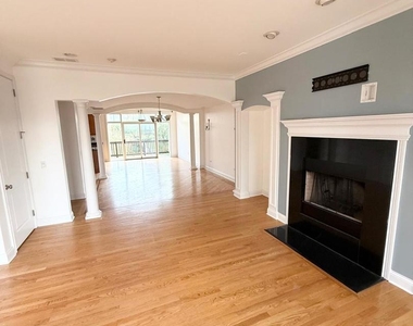 2005 Alta Vista Court - Photo Thumbnail 2