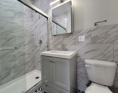 641 W Roscoe Street - Photo Thumbnail 8