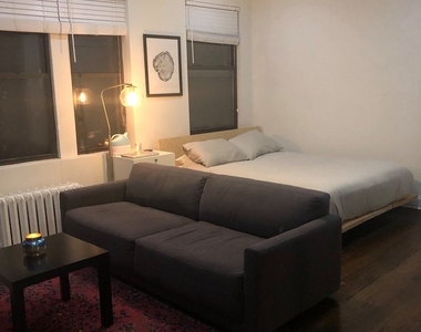 639 W Roscoe Street - Photo Thumbnail 7