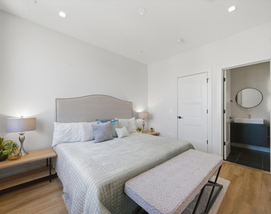 4230 W Belmont Avenue - Photo Thumbnail 12