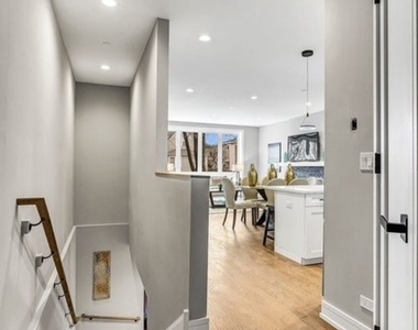 2536 N 72nd Court - Photo Thumbnail 16
