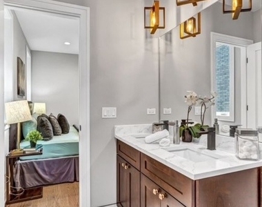 2536 N 72nd Court - Photo Thumbnail 18