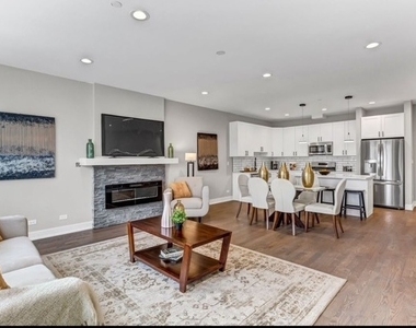 2536 N 72nd Court - Photo Thumbnail 3