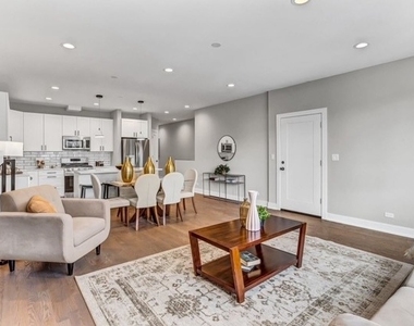 2536 N 72nd Court - Photo Thumbnail 6