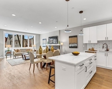 2536 N 72nd Court - Photo Thumbnail 4