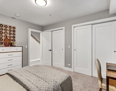 2536 N 72nd Court - Photo Thumbnail 15