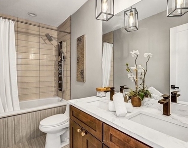 2536 N 72nd Court - Photo Thumbnail 10