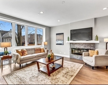 2536 N 72nd Court - Photo Thumbnail 8
