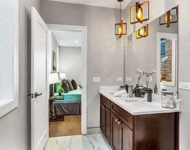 2536 N 72nd Court - Photo Thumbnail 21