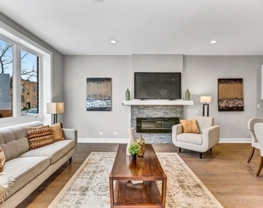2536 N 72nd Court - Photo Thumbnail 7