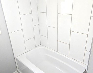 736 E Division Street - Photo Thumbnail 7