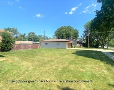 736 E Division Street - Photo Thumbnail 13