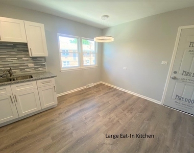 736 E Division Street - Photo Thumbnail 3