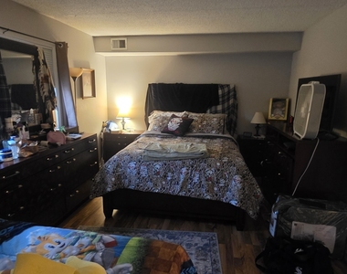 6240 S Newland Avenue - Photo Thumbnail 10
