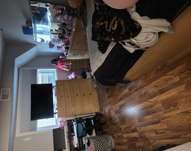 6240 S Newland Avenue - Photo Thumbnail 7