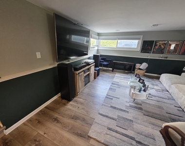 331 E Lake Avenue - Photo Thumbnail 3