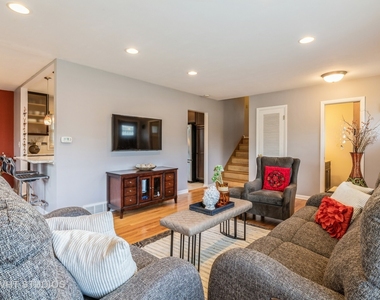 331 E Lake Avenue - Photo Thumbnail 2