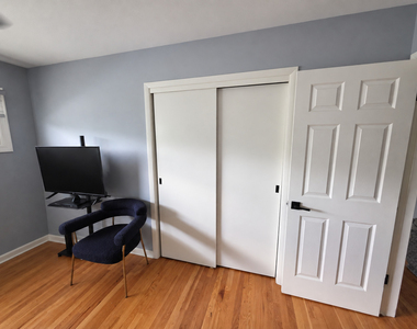 331 E Lake Avenue - Photo Thumbnail 14