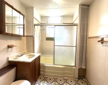 4543 N Keystone Avenue - Photo Thumbnail 3