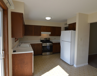372 Eastern Avenue - Photo Thumbnail 3