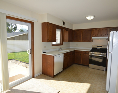 372 Eastern Avenue - Photo Thumbnail 4