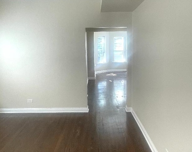 7743 S East End Avenue - Photo Thumbnail 4