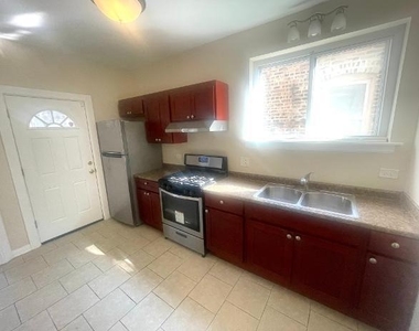 7743 S East End Avenue - Photo Thumbnail 14