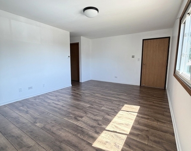 311 Dawn Court - Photo Thumbnail 3