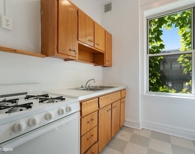 732 W 19th Street - Photo Thumbnail 3