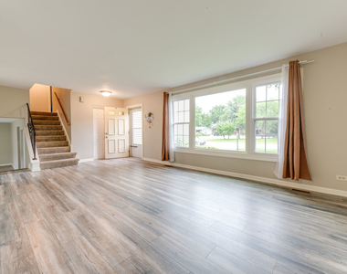 5s735 Park Meadow Drive - Photo Thumbnail 2