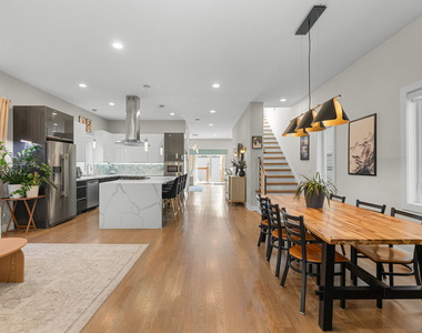 5047 W Winnemac Avenue - Photo Thumbnail 1