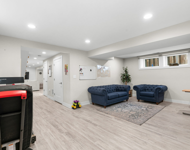 5047 W Winnemac Avenue - Photo Thumbnail 34