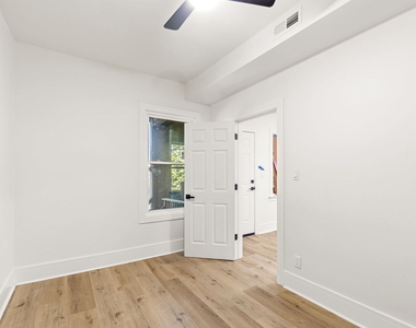 2112 S Drake Avenue - Photo Thumbnail 12