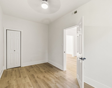 2112 S Drake Avenue - Photo Thumbnail 7