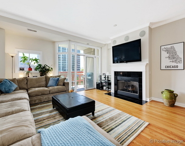 508 W Melrose Street - Photo Thumbnail 3