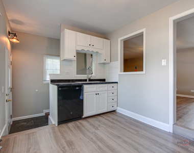 47 Prairie Avenue - Photo Thumbnail 5