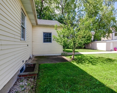 47 Prairie Avenue - Photo Thumbnail 3