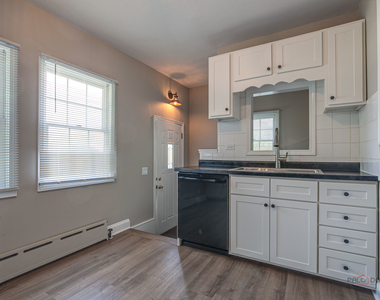 47 Prairie Avenue - Photo Thumbnail 6