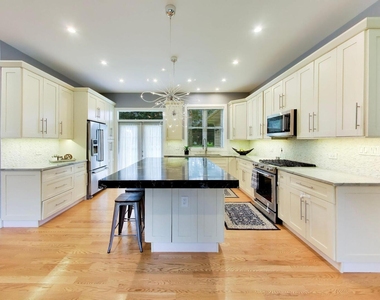 2311 N Arlington Heights Road - Photo Thumbnail 7